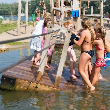 Es Stacaravan 4 Personen * Veen
